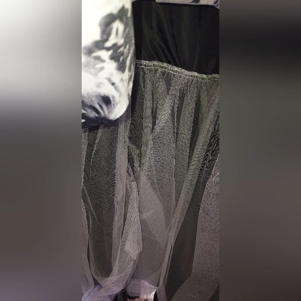XSCAPE printed satin ball gown with illusion sides - Picture 9 of 14